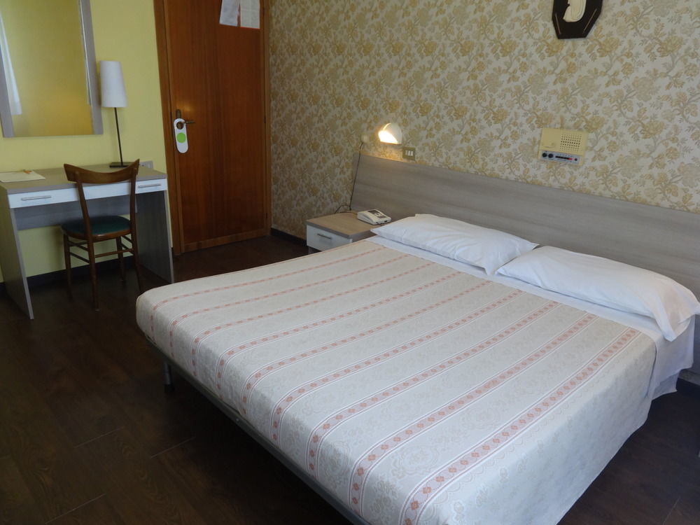 Hotel Saturno 基安奇安诺泰尔梅 外观 照片